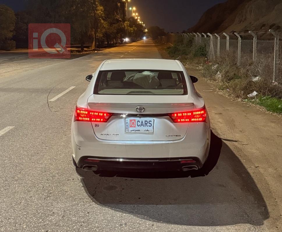 تويوتا أفالون